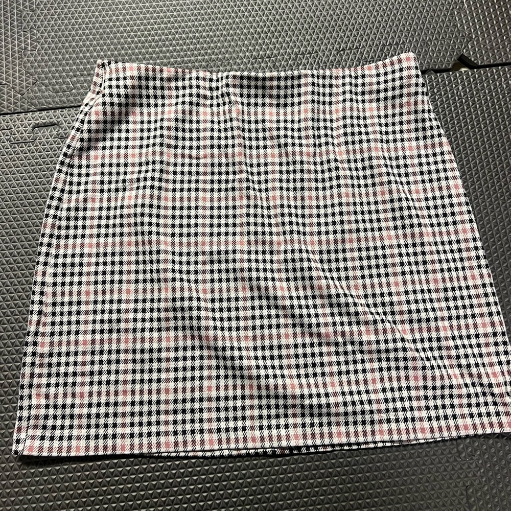 H&M Checkered Mini Skirt - Black, White, and Red